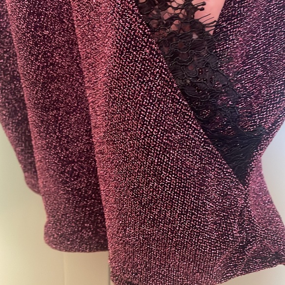 NWT Faux Wrap Neckline Long Sleeve Top - Picture 4 of 8